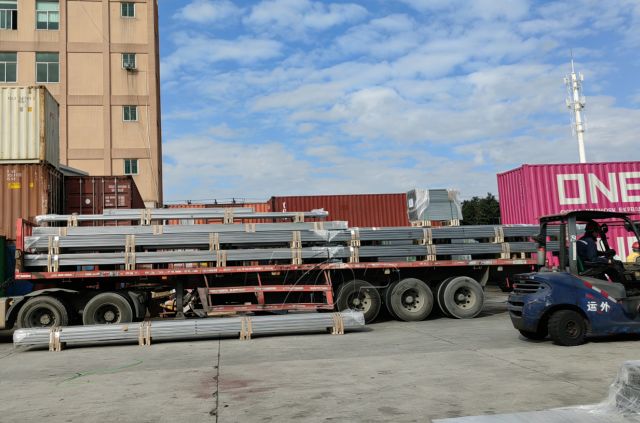 Aktualizácia zásielky Topfencesolar: Oceľové montážne konštrukcie ZAM dodané do Kórey z továrne Xiamen