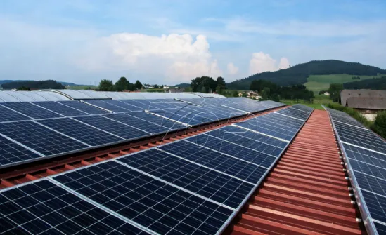 Strešné solárne držiaky: Prémiové riešenia pre priemyselné a komerčné fotovoltaické projekty