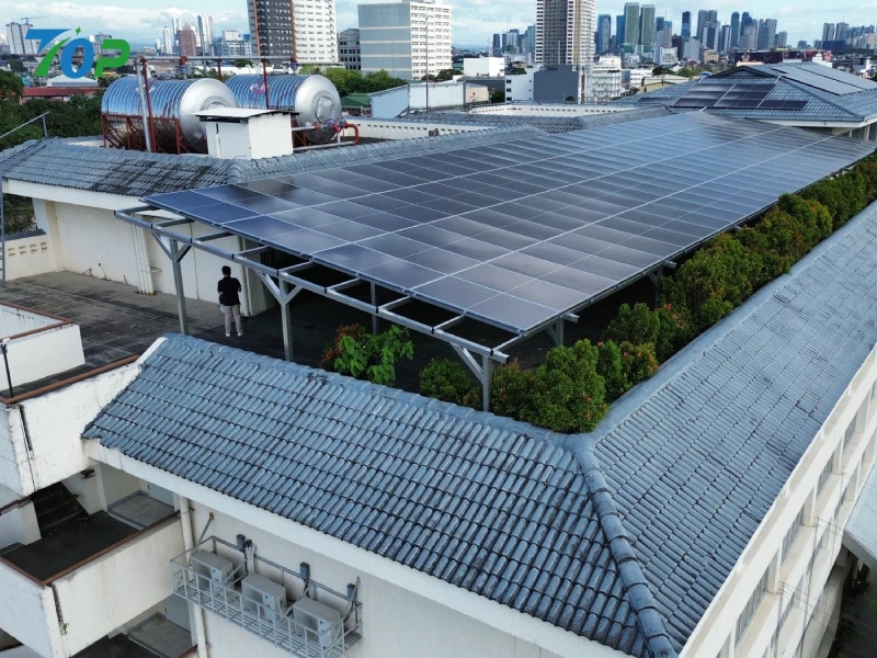 Priestorovo optimalizovaná vyvýšená konštrukcia solárnych stojanov | Prípadová štúdia Manila
